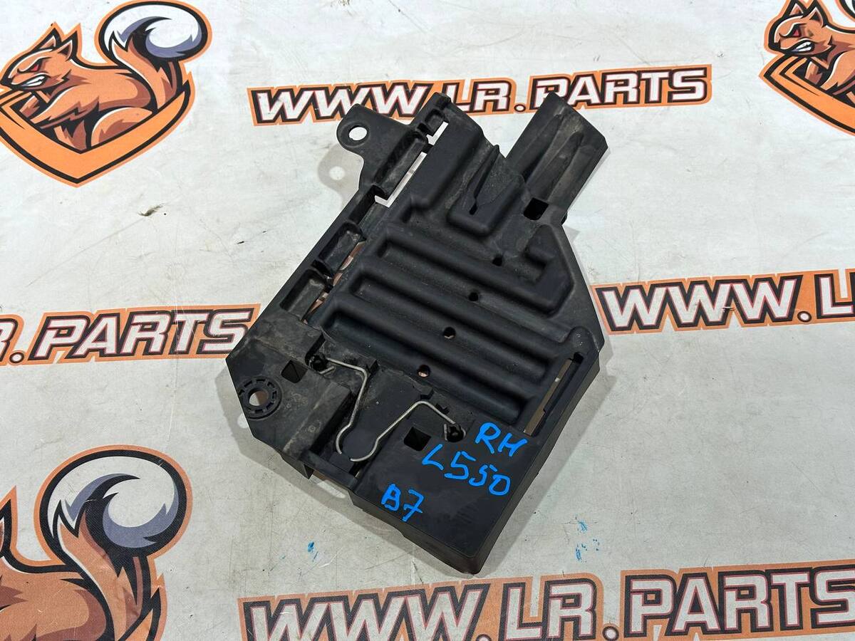 LR066964 Кронштейн кріплення фари правий (майданчик) Land Rover Discovery Sport L550 (2015-)